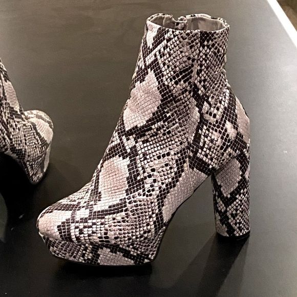 AKIRA Bamboo Faux Snake Skin Platform Boots - Picture 1 of 5
